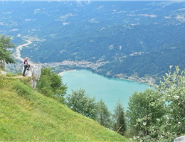 Dal Monte Visentin, uno sguardo al Lago di Santa Croce e un pensiero alla Costituzione.