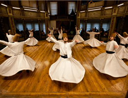 La danza continua inebriante.
